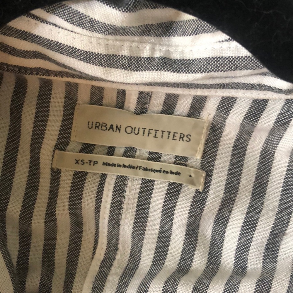 Button down - Picture 3 of 4